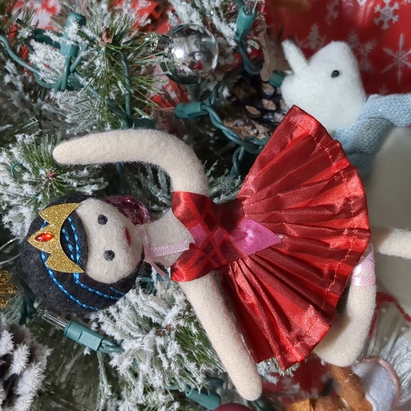 Beautiful Miniature Christmas Tree with Lights!!! - Picture 5 of 9